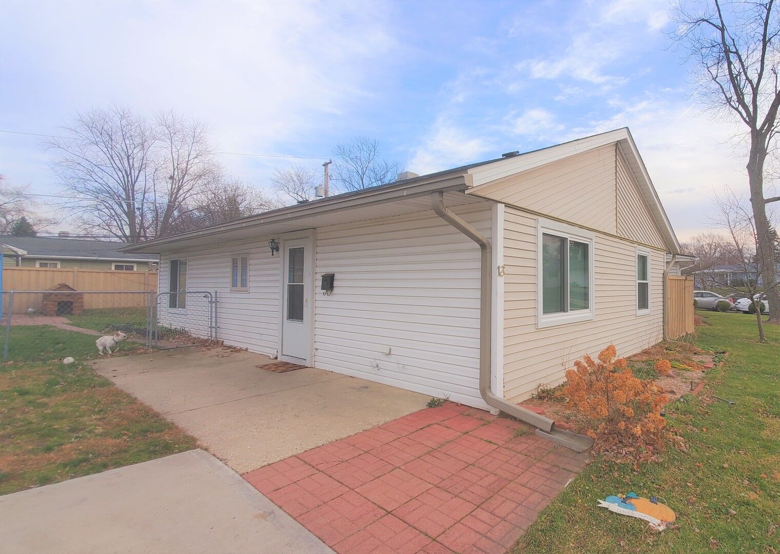 Property Photo: 13 Aspen Lane IL 60110