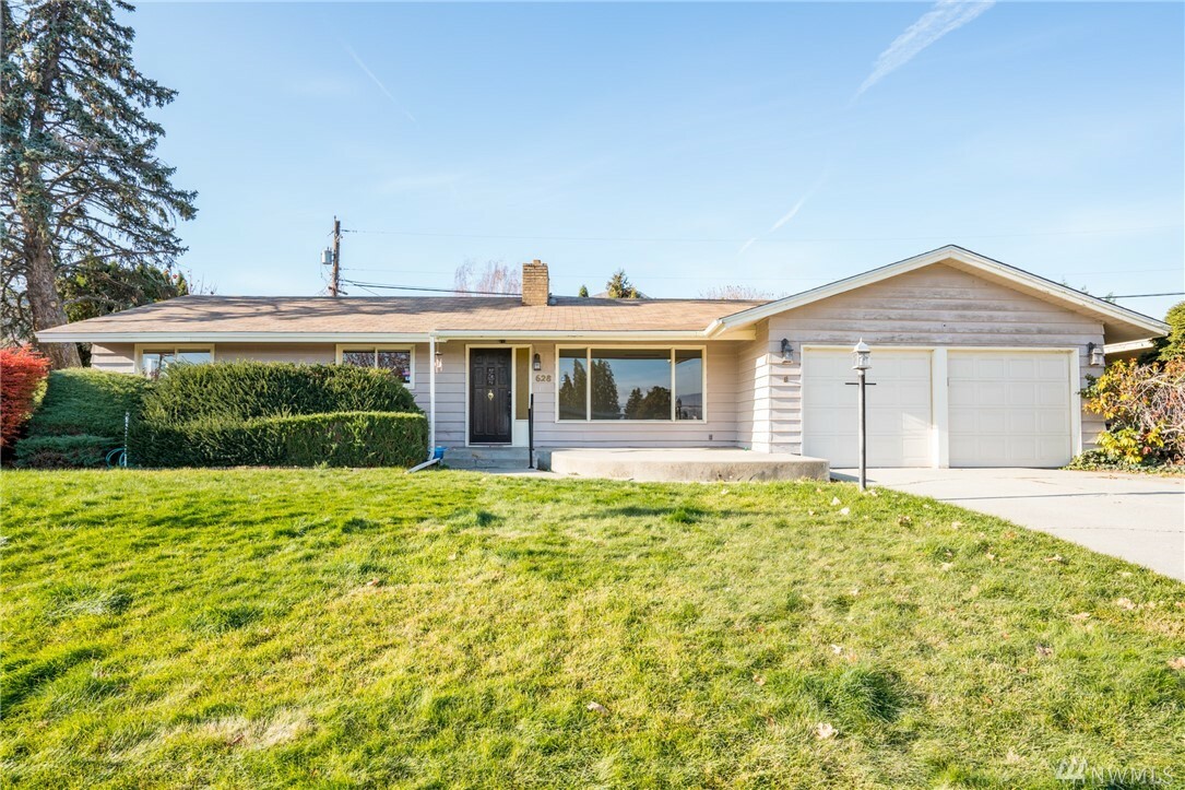 Property Photo:  628 Marian Ave  WA 98801 