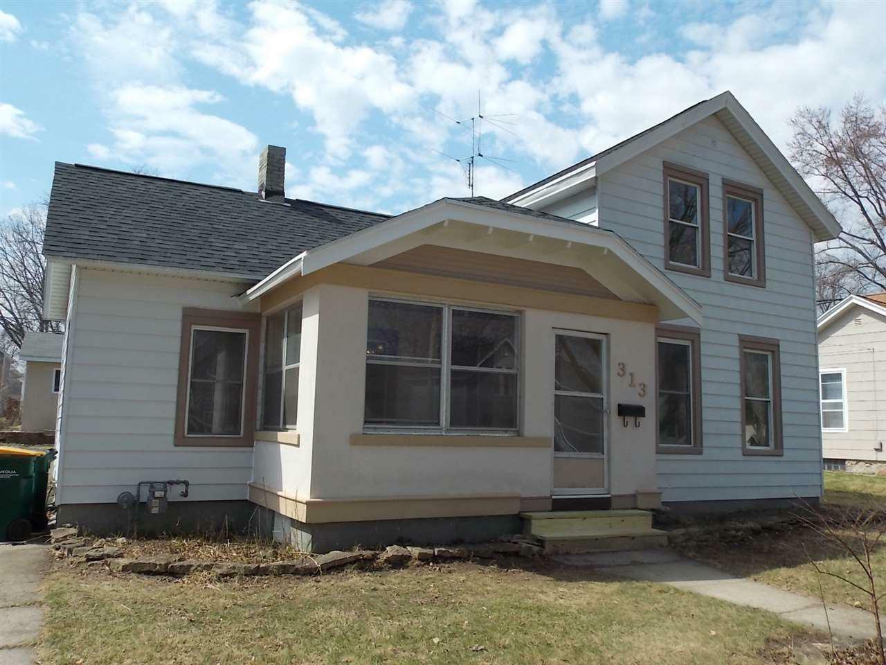 Property Photo:  313 Lincoln St  WI 53538 