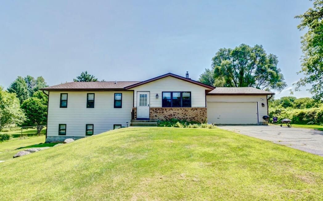 Property Photo: 6252 Mary Ida Dr WI 53532