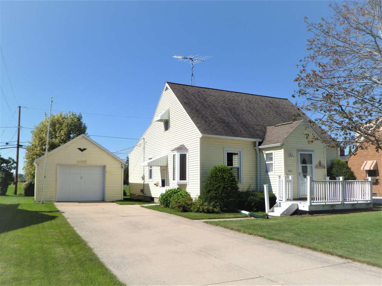 Property Photo:  511 Doty St  WI 53963 