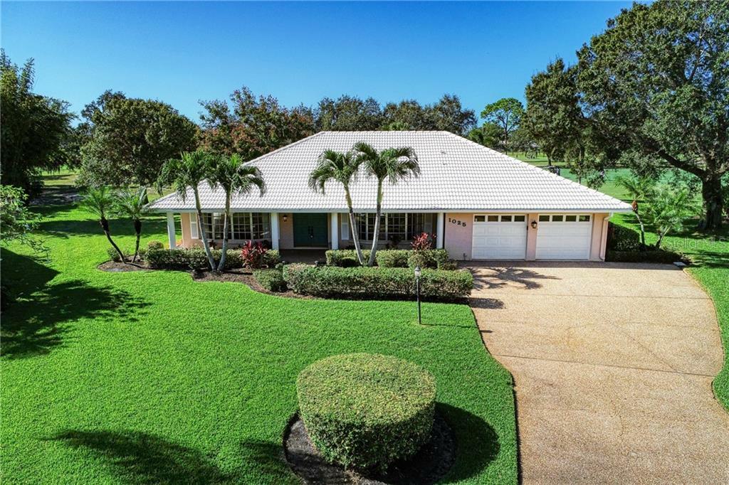 Property Photo: 1025 Kings Court FL 34293