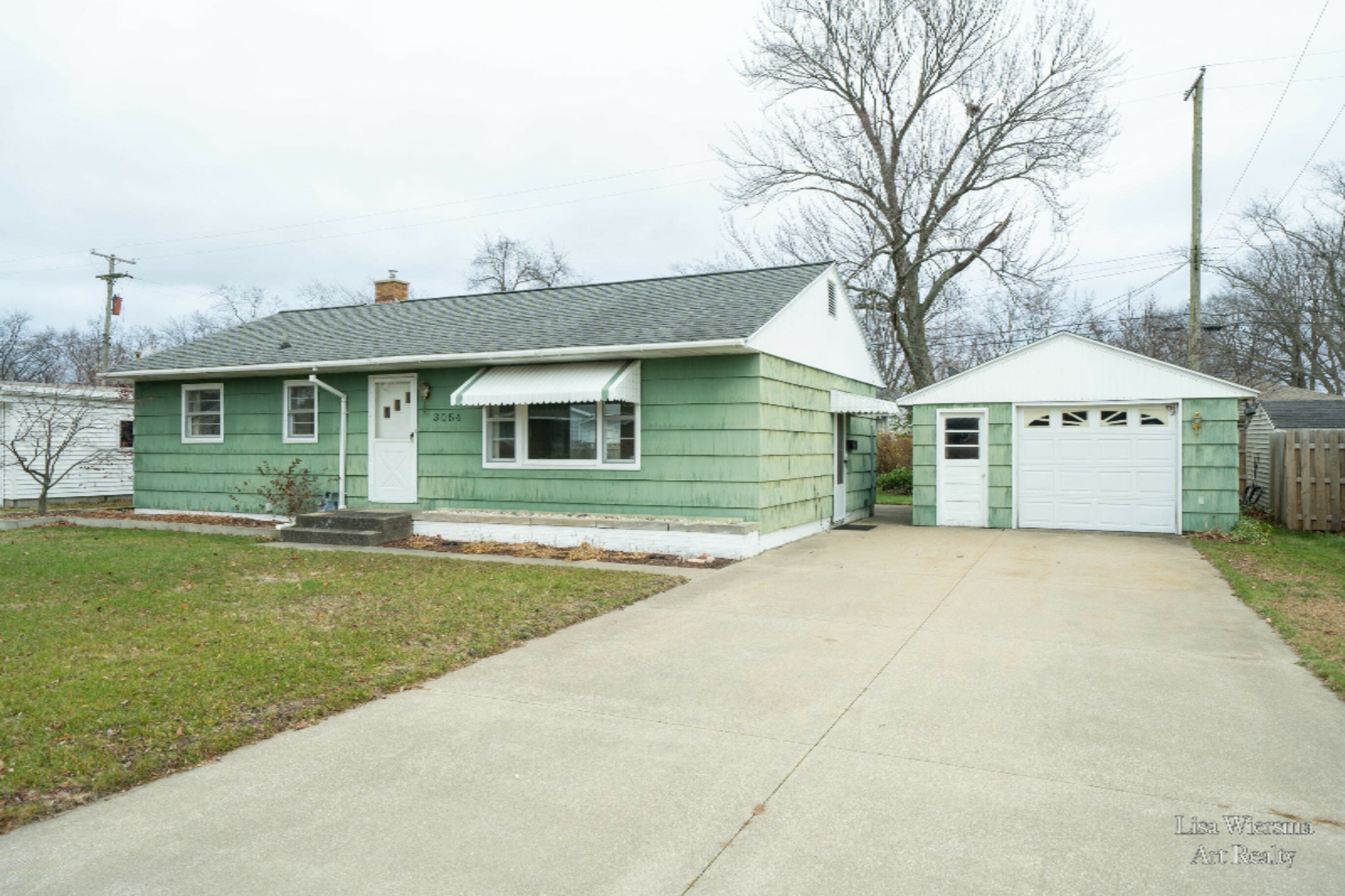 Property Photo:  3054 Eastland Road  MI 49441 