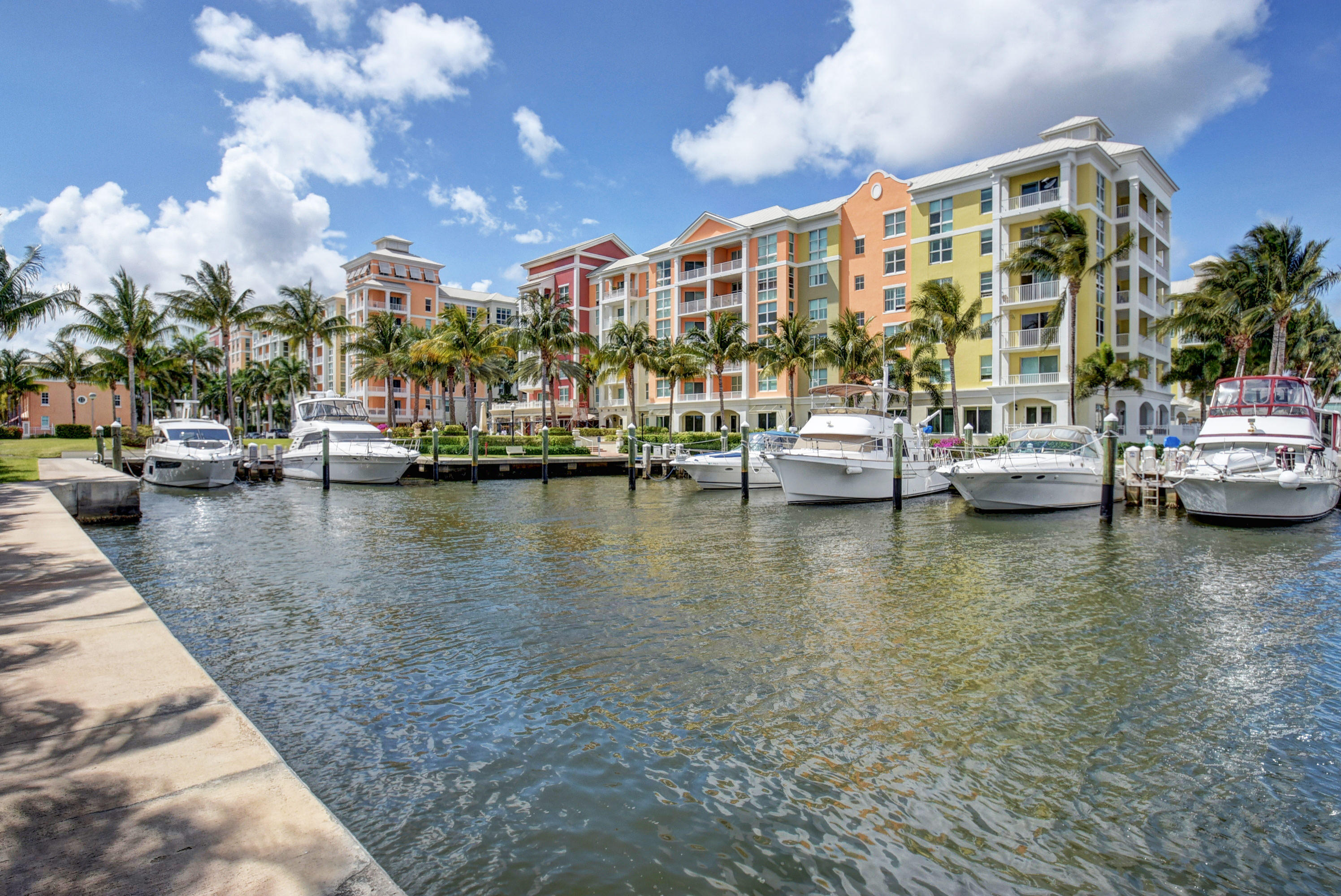 Property Photo: 804 E Windward Way 611 FL 33462