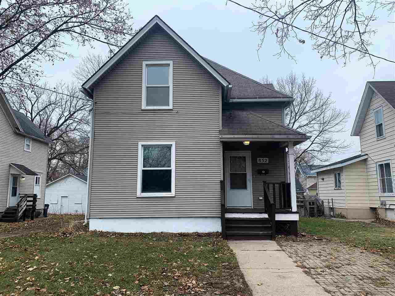 Property Photo:  852 8th St  WI 53511 