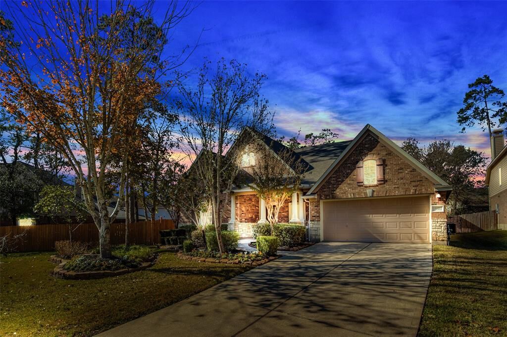Property Photo: 107 N Concord Valley Circle TX 77382