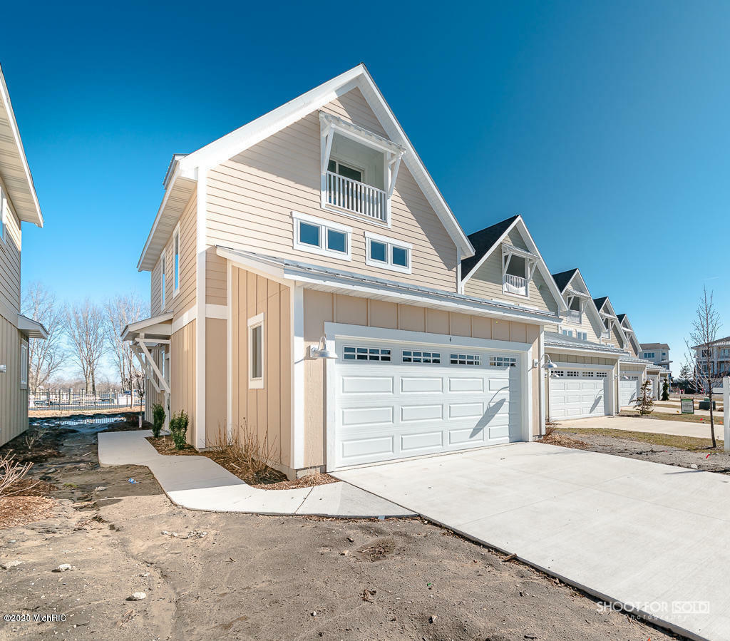 Property Photo: 920 W Savidge Street MI 49456