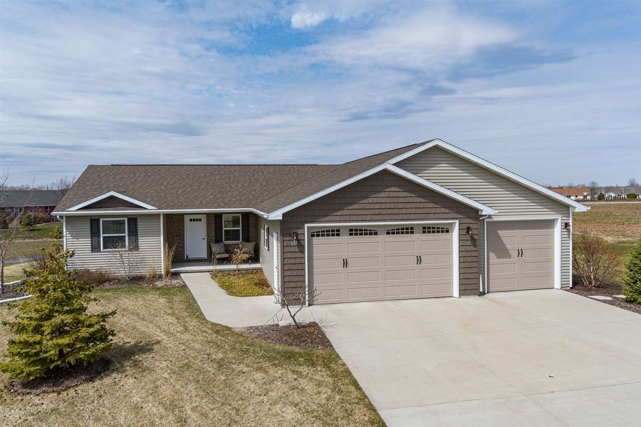 Property Photo: 633 Carefree Court WI 54113