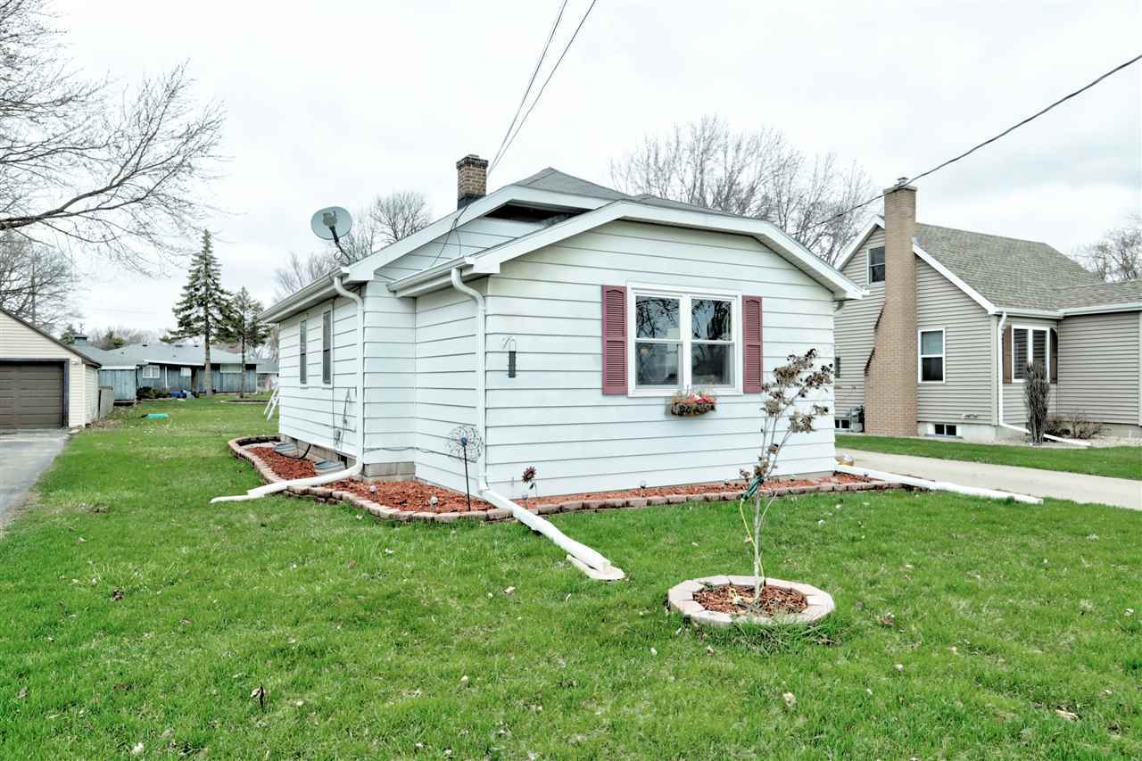 Property Photo:  844 7th Street  WI 54952-2814 