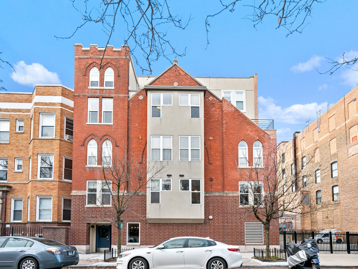 Property Photo: 3516 N Sheffield Avenue 3fs IL 60657