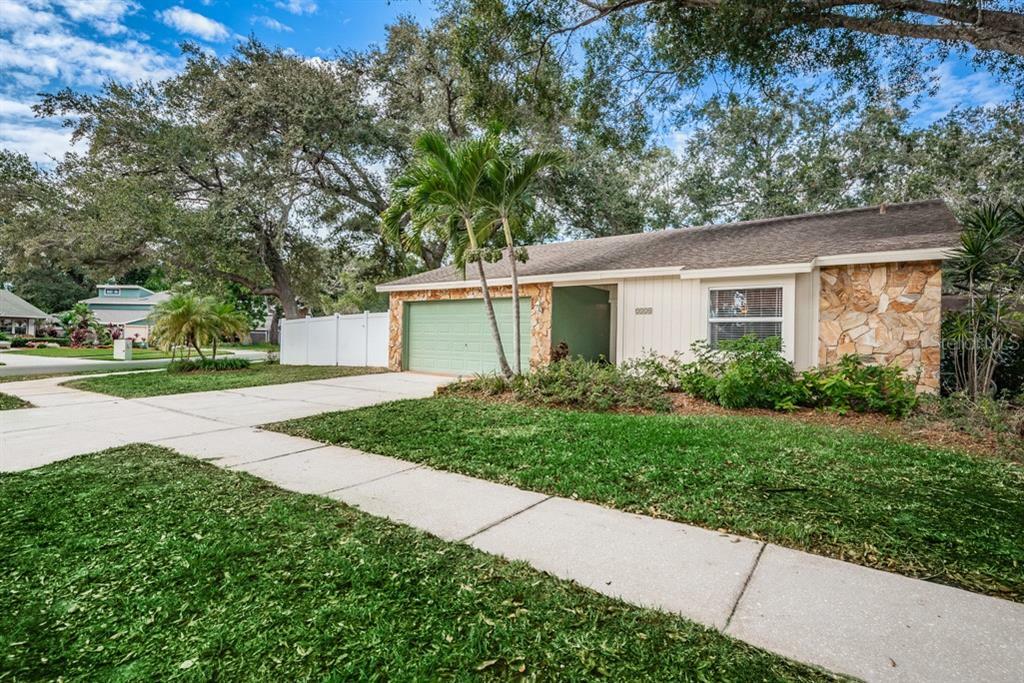 Property Photo:  2114 Little Brook Lane  FL 33763 