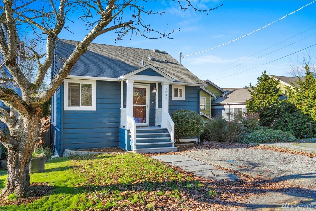 Property Photo:  1809 28th Ave S  WA 98144 