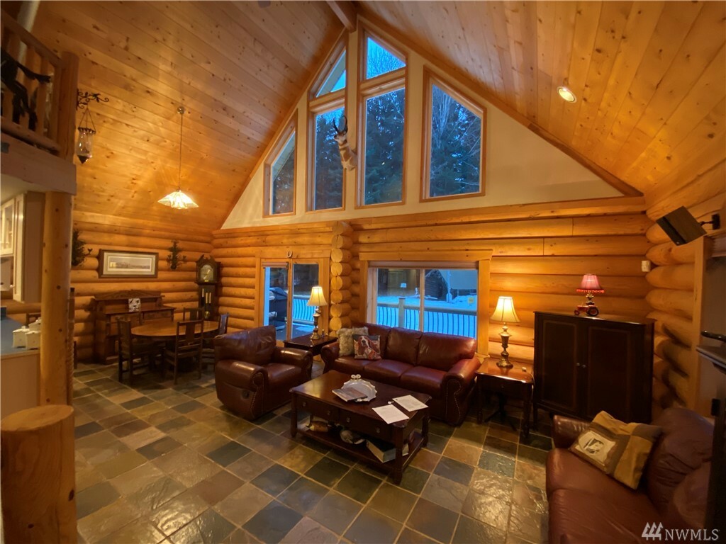 Property Photo:  1240 Hawthorn Lane  WA 98925 