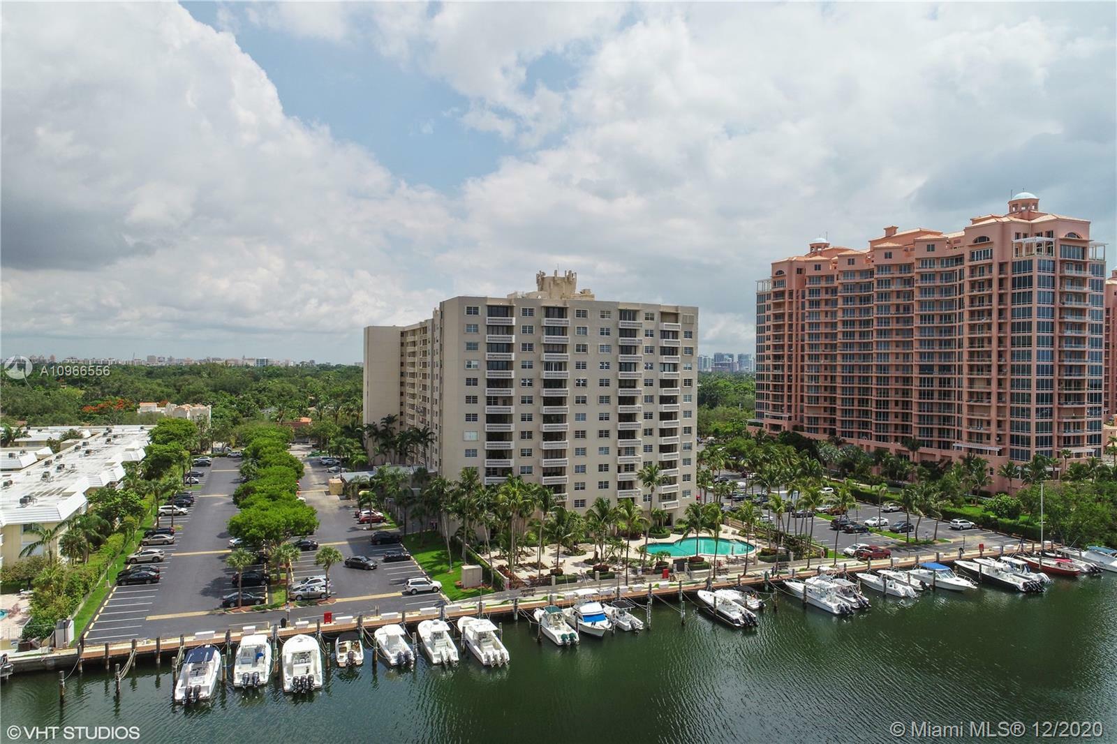 Property Photo:  90 Edgewater Dr 816  FL 33133 