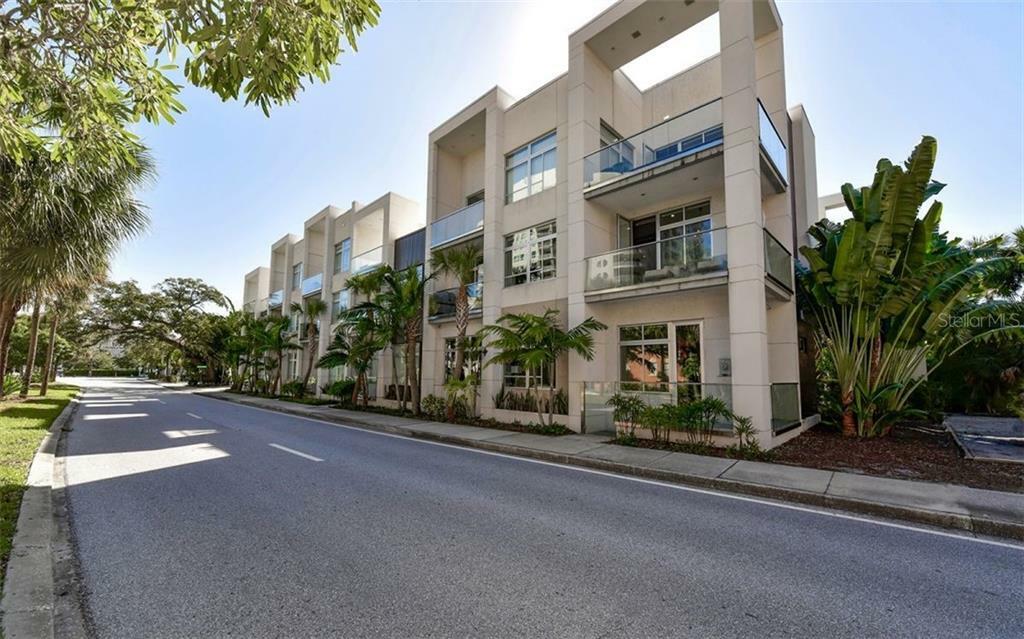 Property Photo: 267 Cosmopolitan Court FL 34236