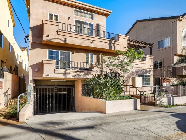 Property Photo: 5312 Denny Avenue 6 CA 91601