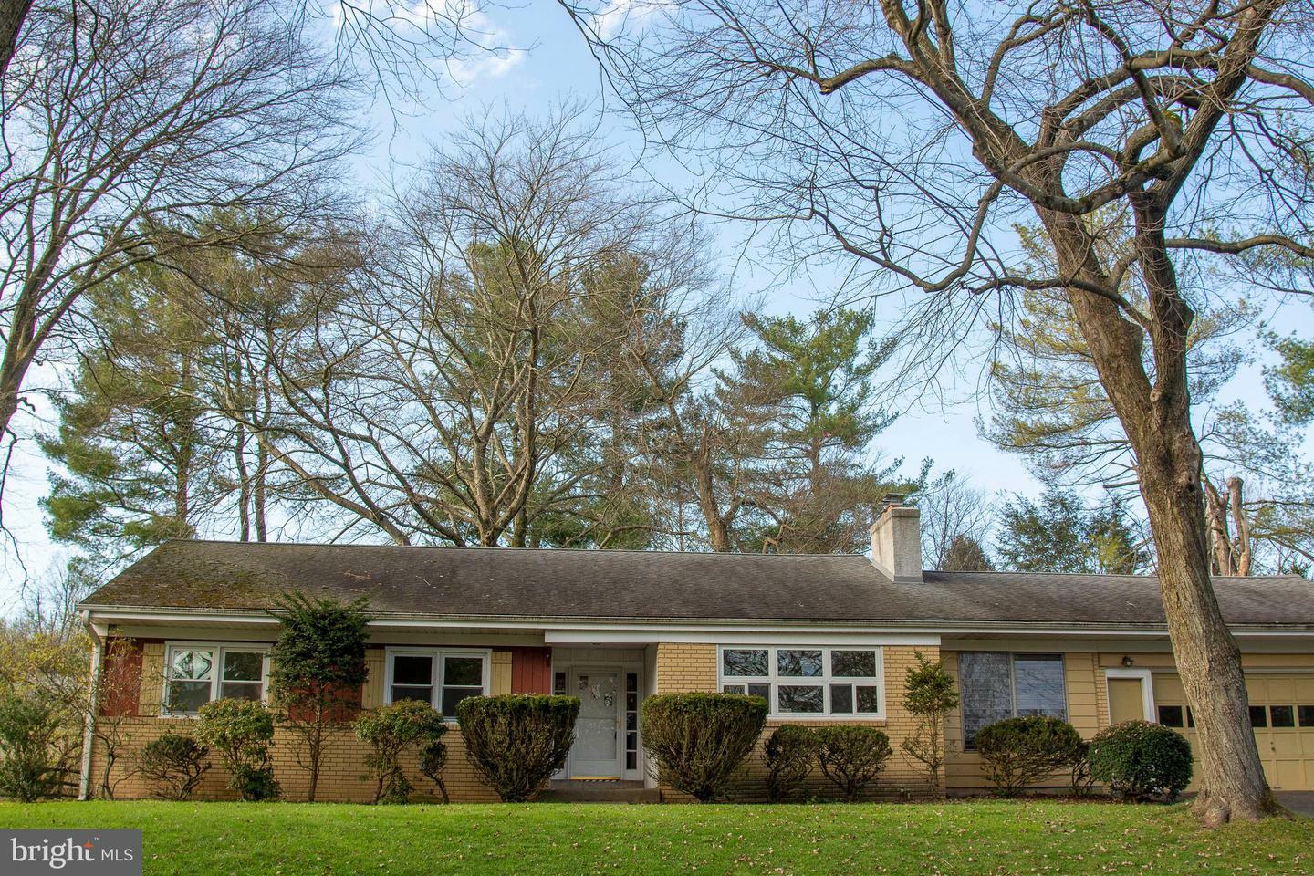 Property Photo: 840 Parkridge Drive PA 19063