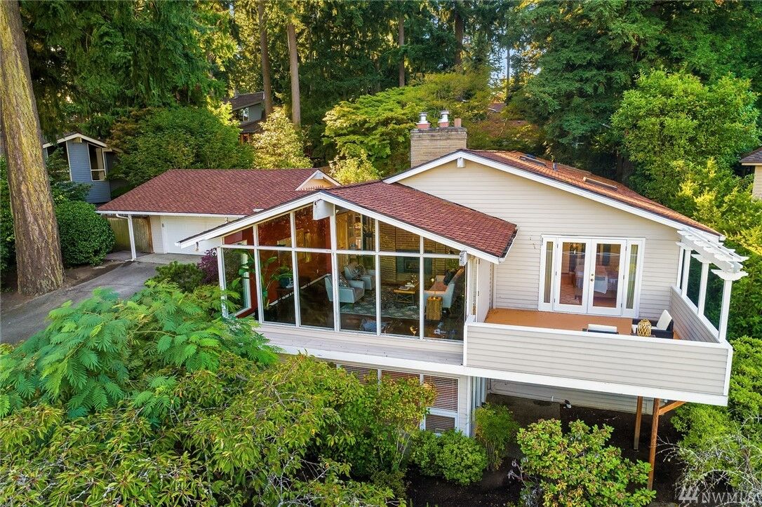 Property Photo: 7707 89th Place SE WA 98040