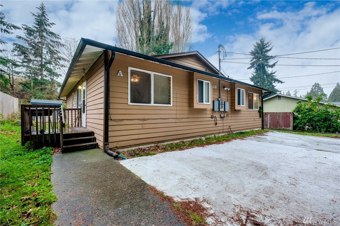 Property Photo:  1109 Brentwood Dr  WA 98312 