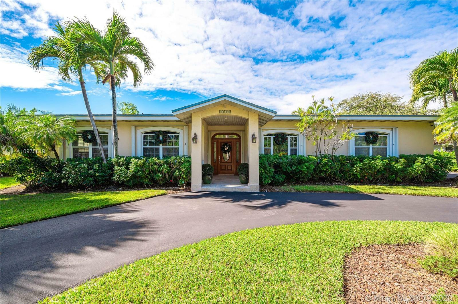 Property Photo: 17140 SW 87th Ave FL 33157