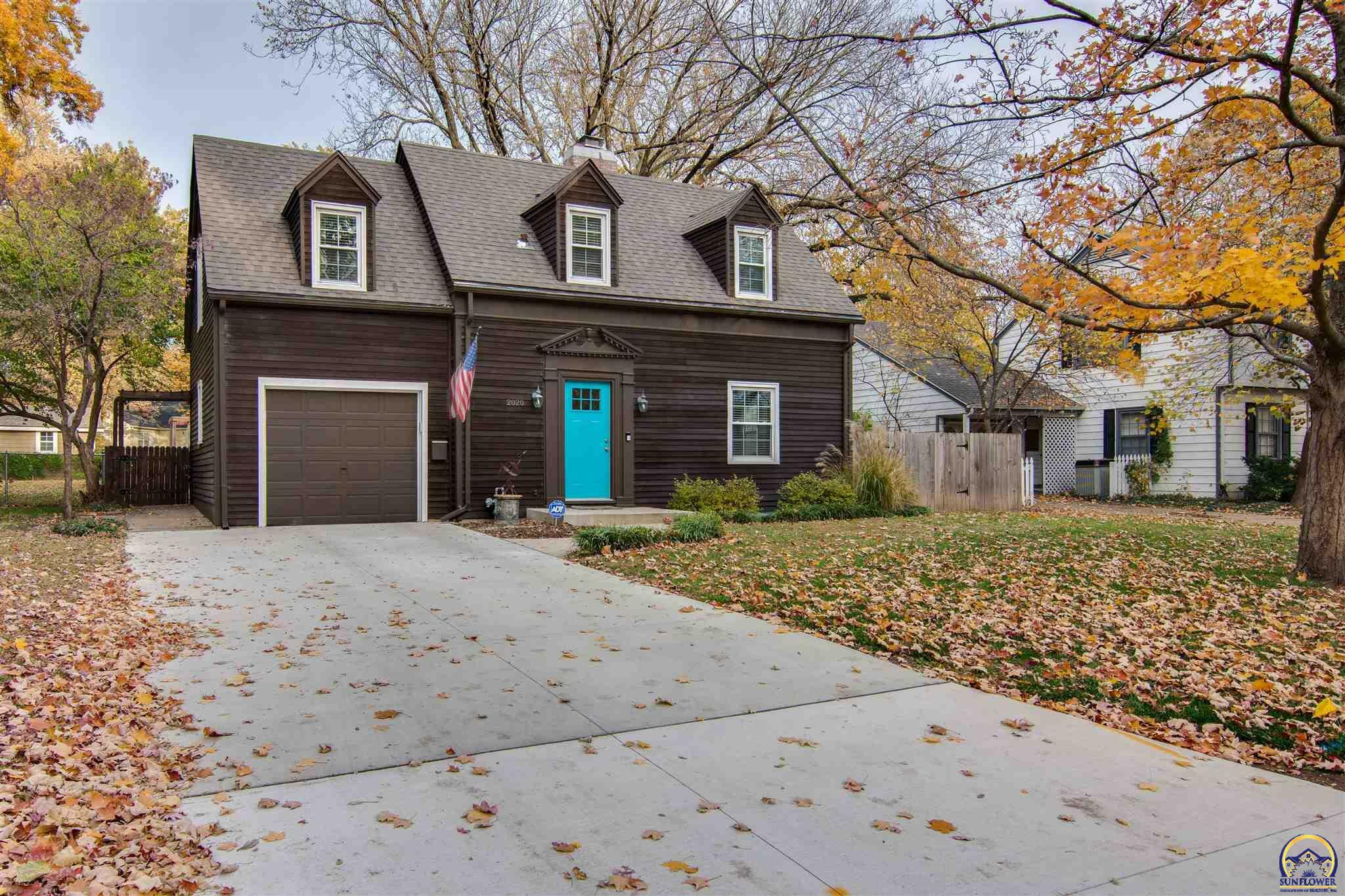 Property Photo:  2020 SW Birchwood Ln  KS 66604 