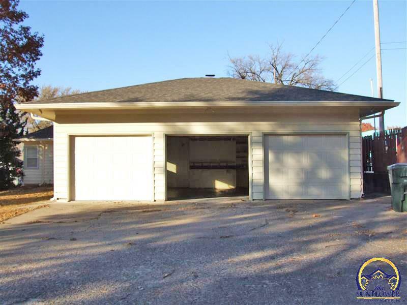 Property Photo:  2315 SW 10th Ave  KS 66604 