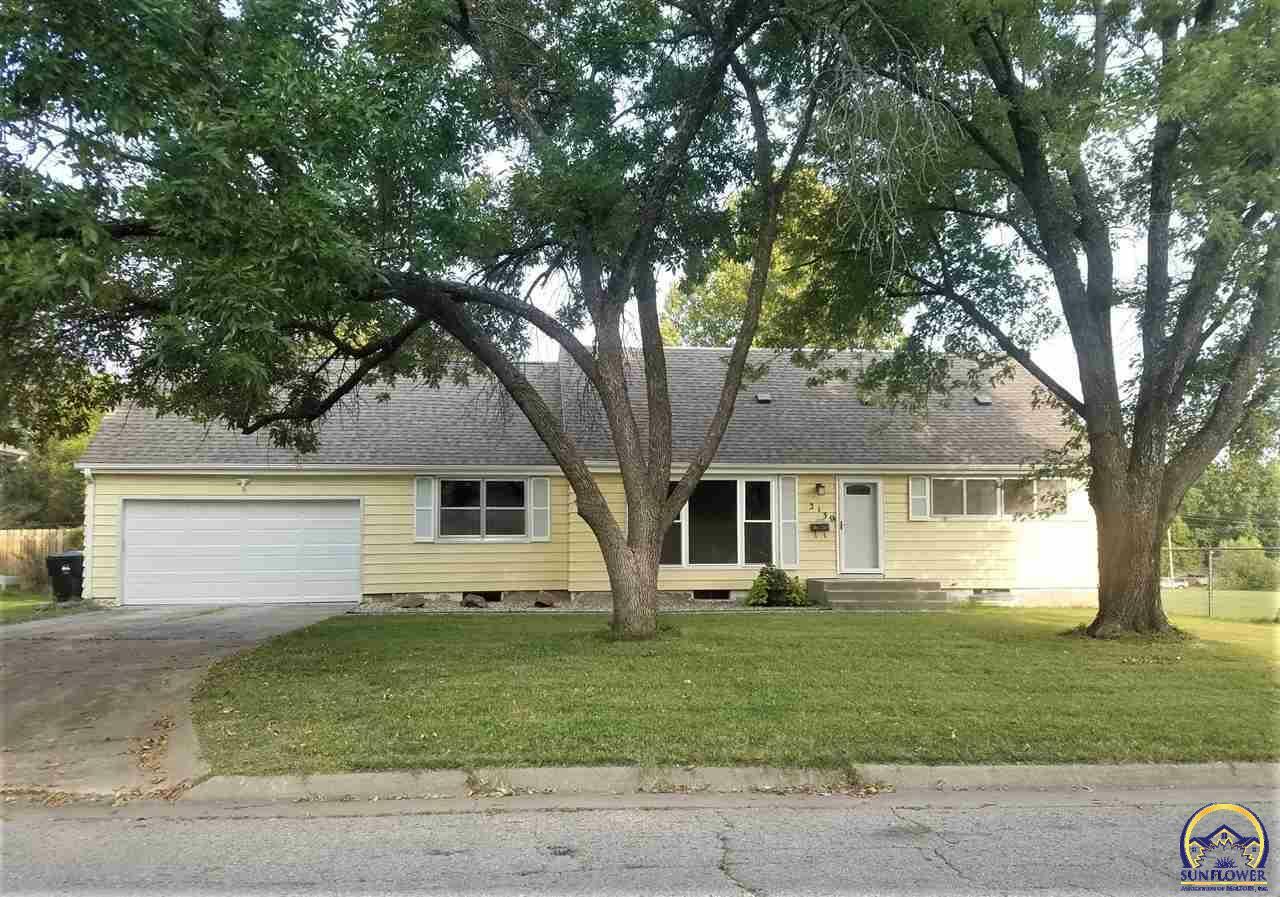 Property Photo:  2130 SW Eveningside Dr  KS 66614 