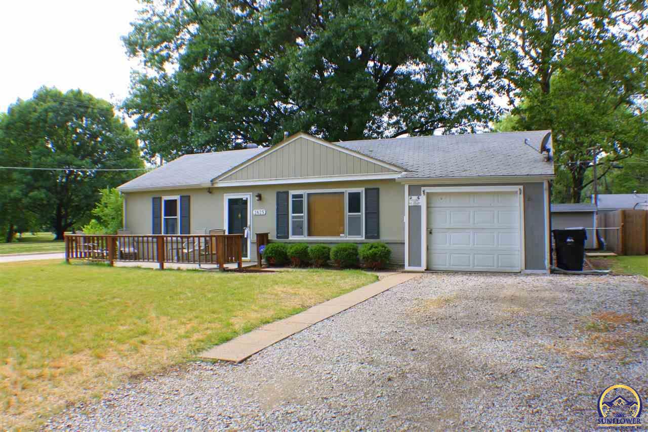 Property Photo: 2625 SW Eveningside Dr KS 66614