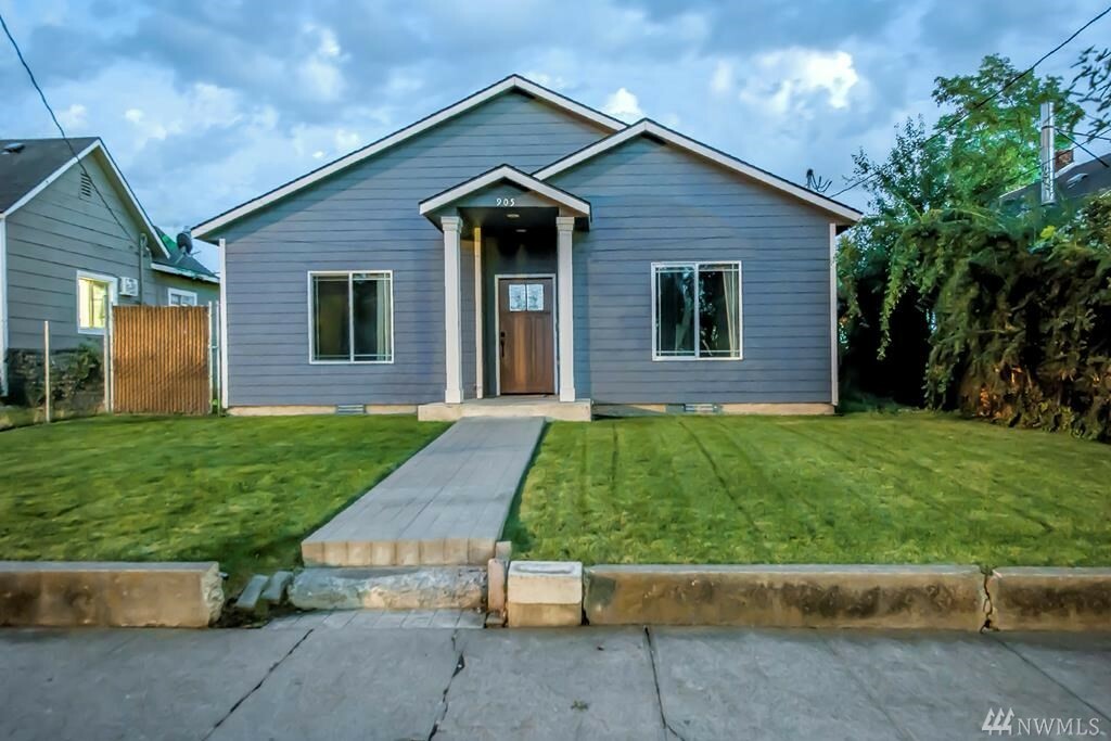 Property Photo:  905 Willow St  WA 99362 