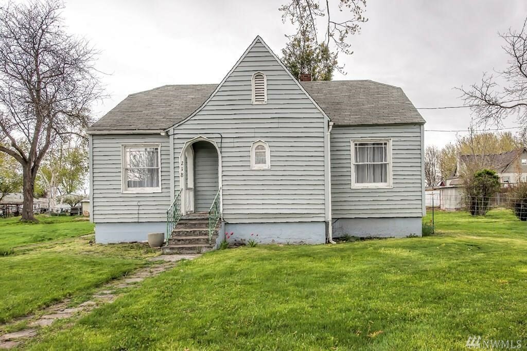 Property Photo:  218 Drumheller St  WA 99362 