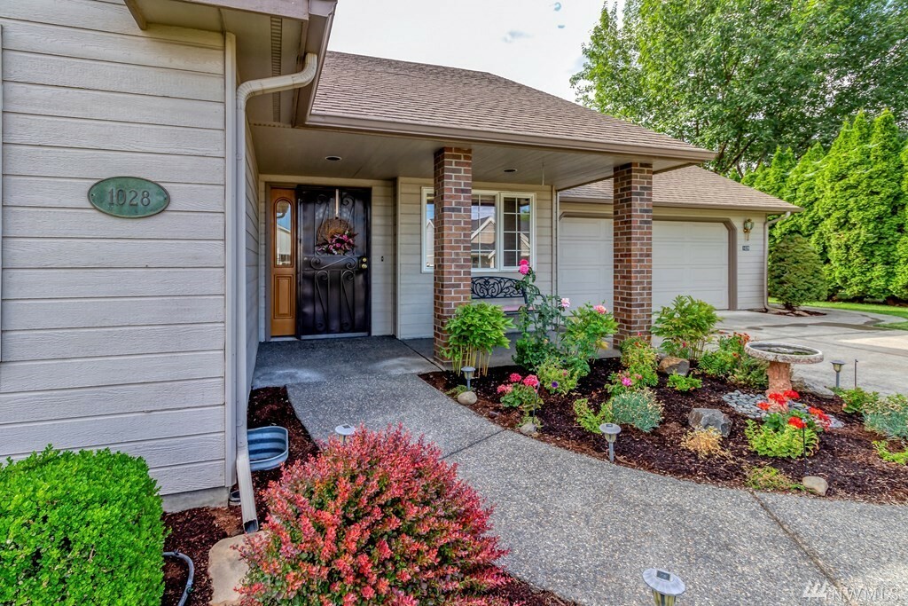 Property Photo:  1028 SE Sentry Dr  WA 99324 