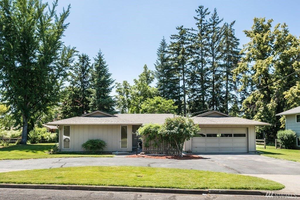 Property Photo:  714 Liberty Place  WA 99362 