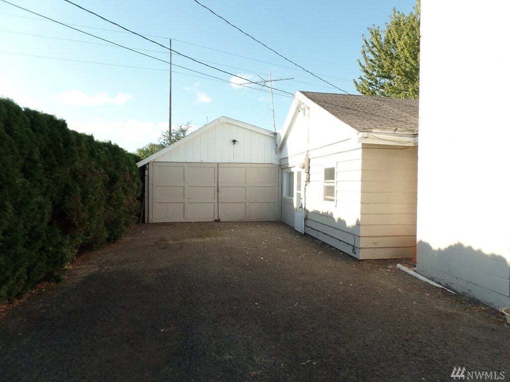 Property Photo:  333 Baldwin Rd  WA 99362 