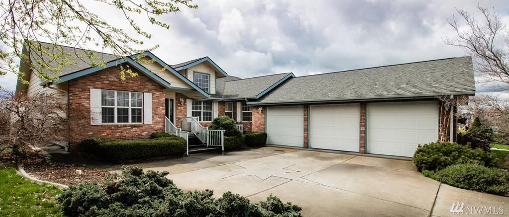 Property Photo:  1217 Southview Dr  WA 99362 