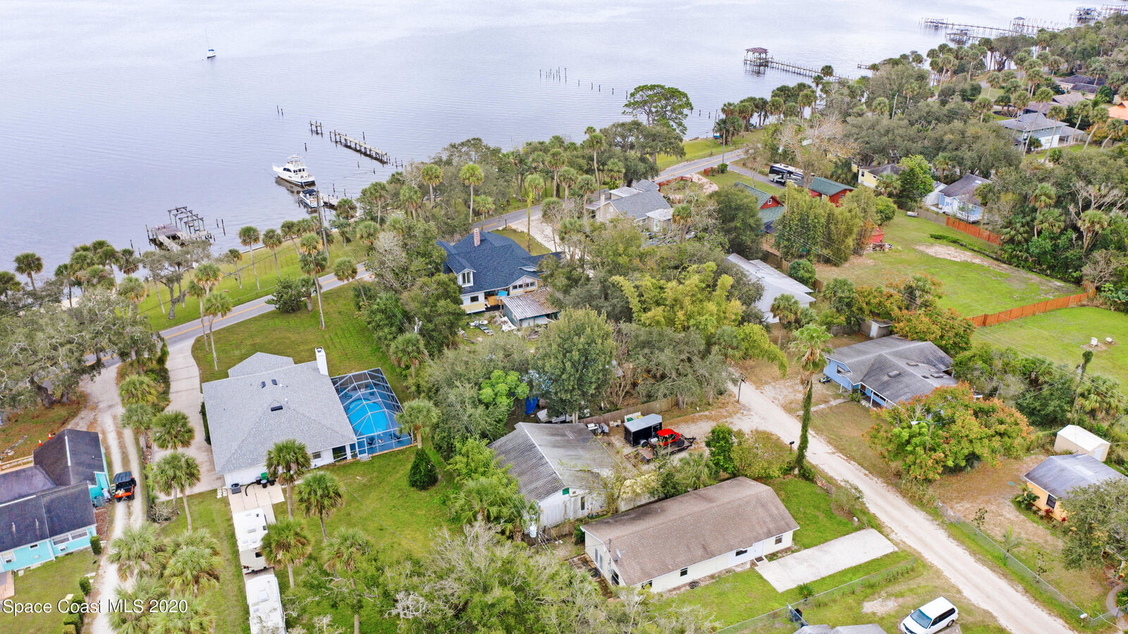 Property Photo: 142 Homburg Place FL 32927