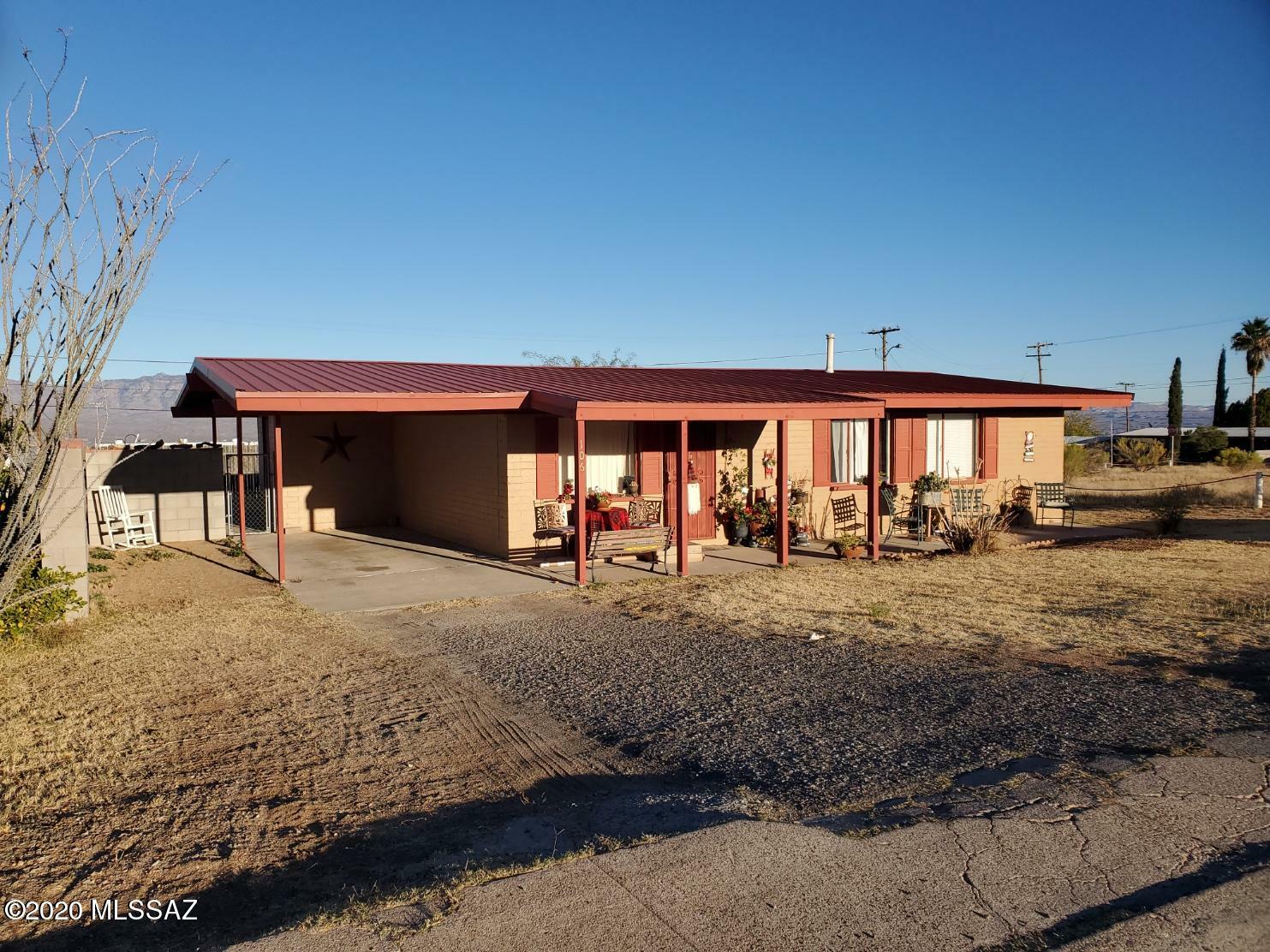 Property Photo:  106 N Park Place  AZ 85631 