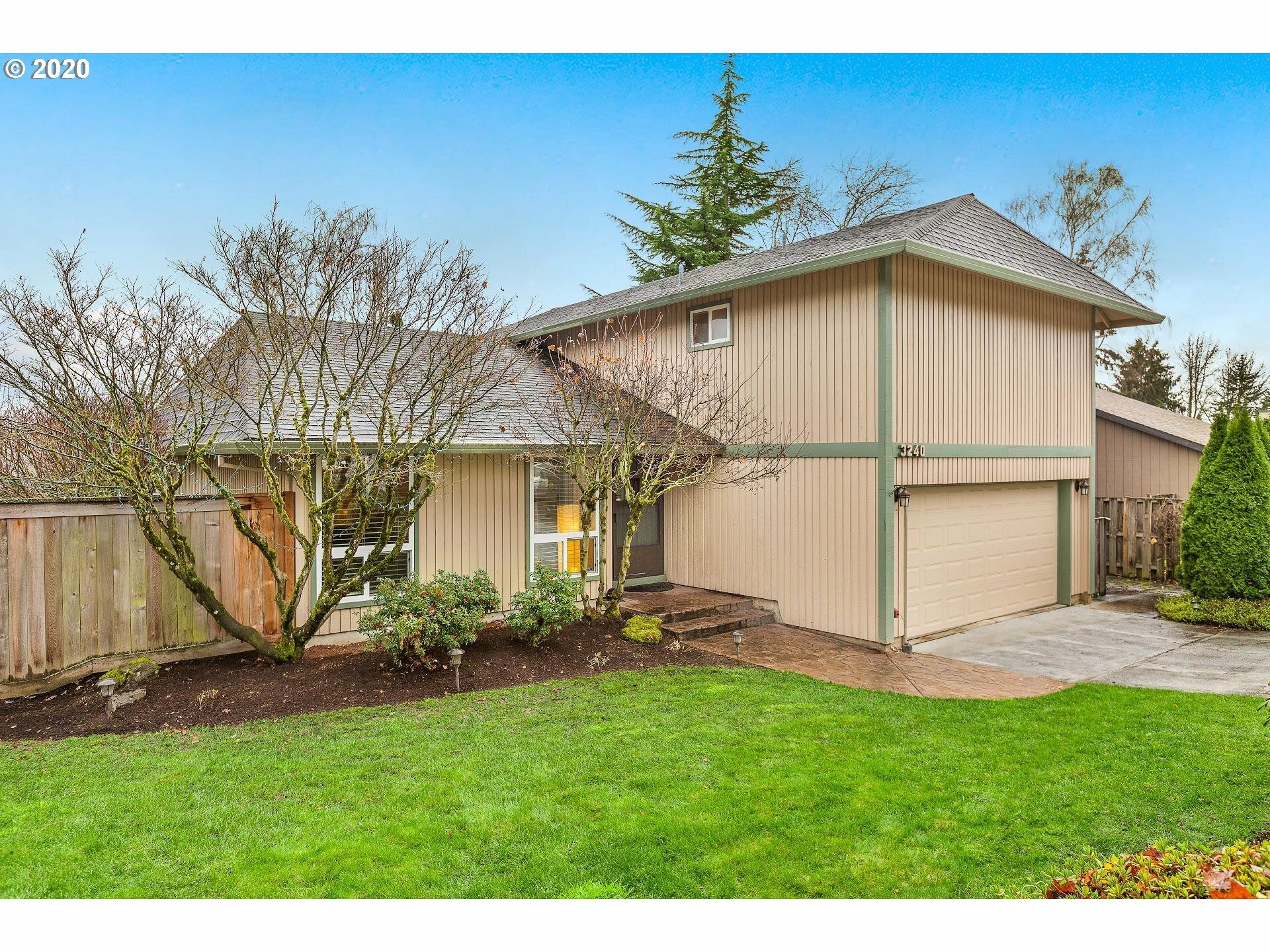 Property Photo: 3240 NW Parkview Dr OR 97006