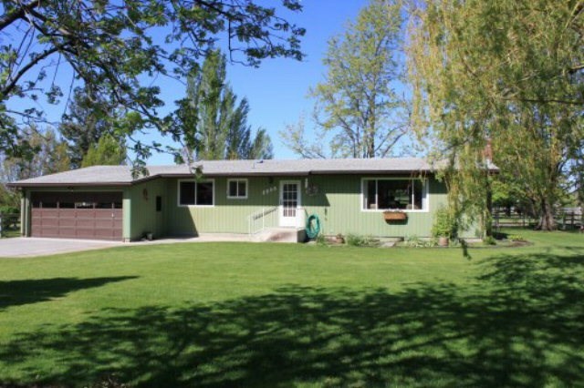 Property Photo:  2222 School Ave  WA 99362 