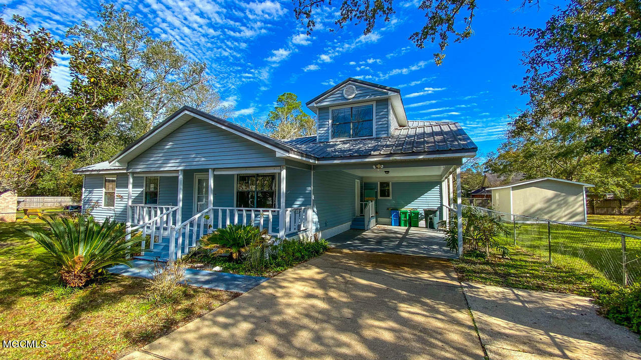 Property Photo:  804 Canal Street  MS 39567 