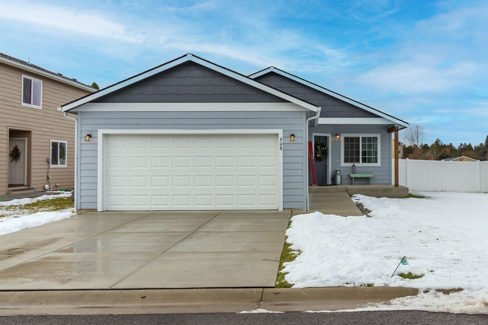 Property Photo: 608 S Margaret St WA 99006