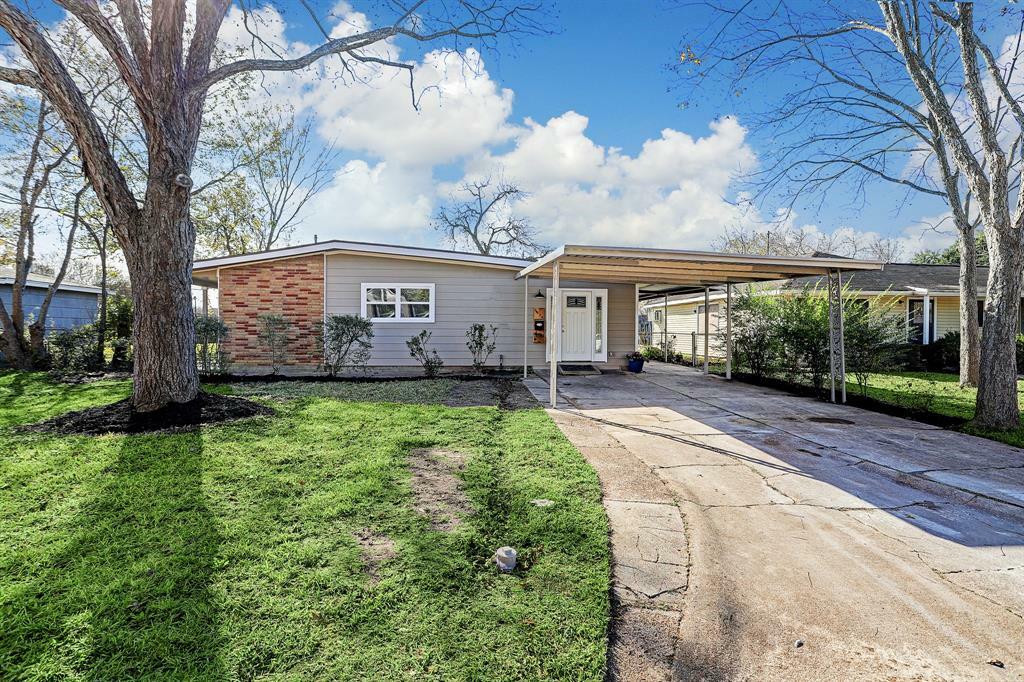 Property Photo: 5634 Woodgreen Street TX 77033