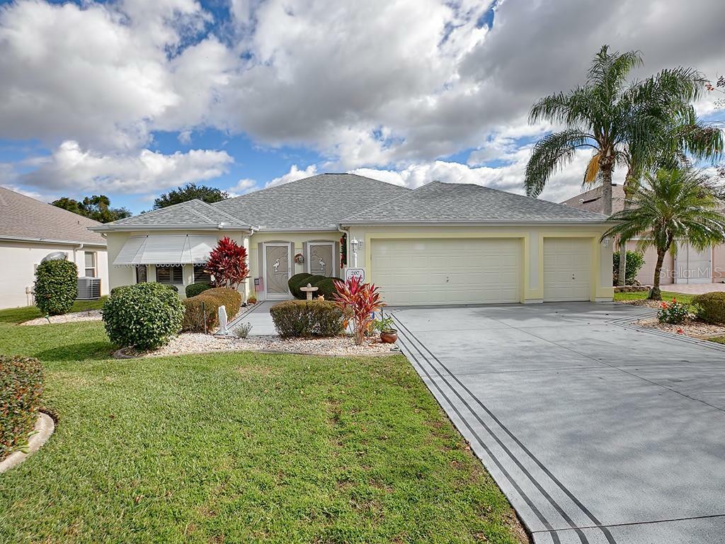 Property Photo:  207 Carrera Drive  FL 32159 