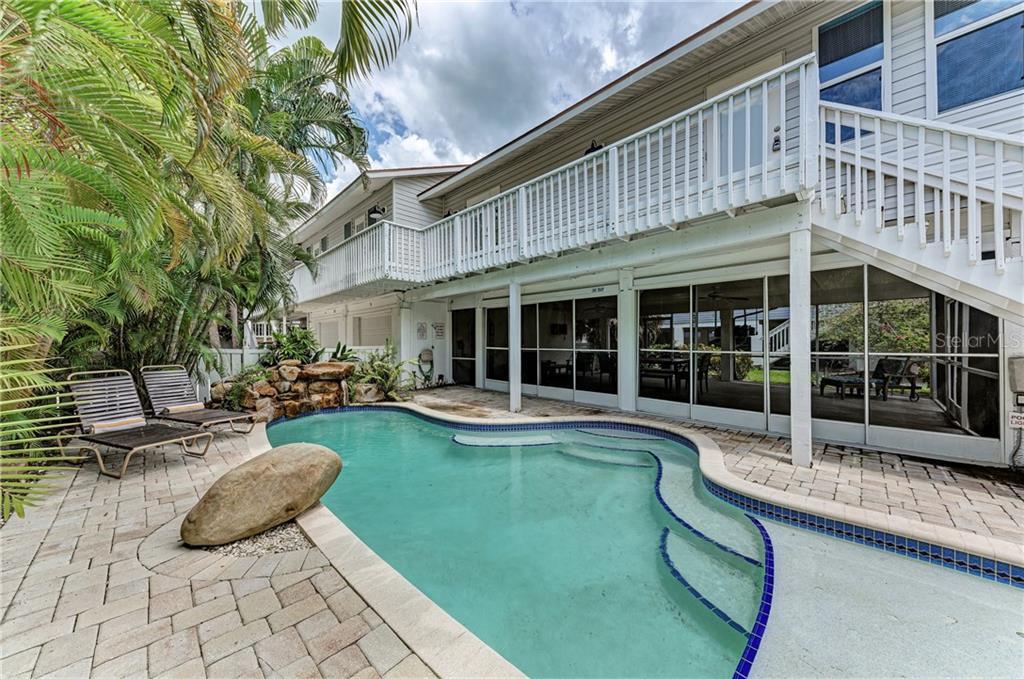 Property Photo: 131 White Avenue FL 34217