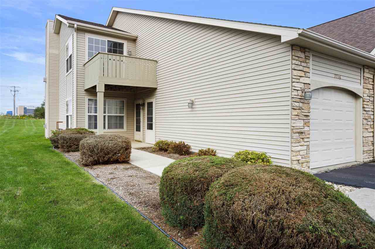 Property Photo:  7716 Creek Bend  IL 61114 