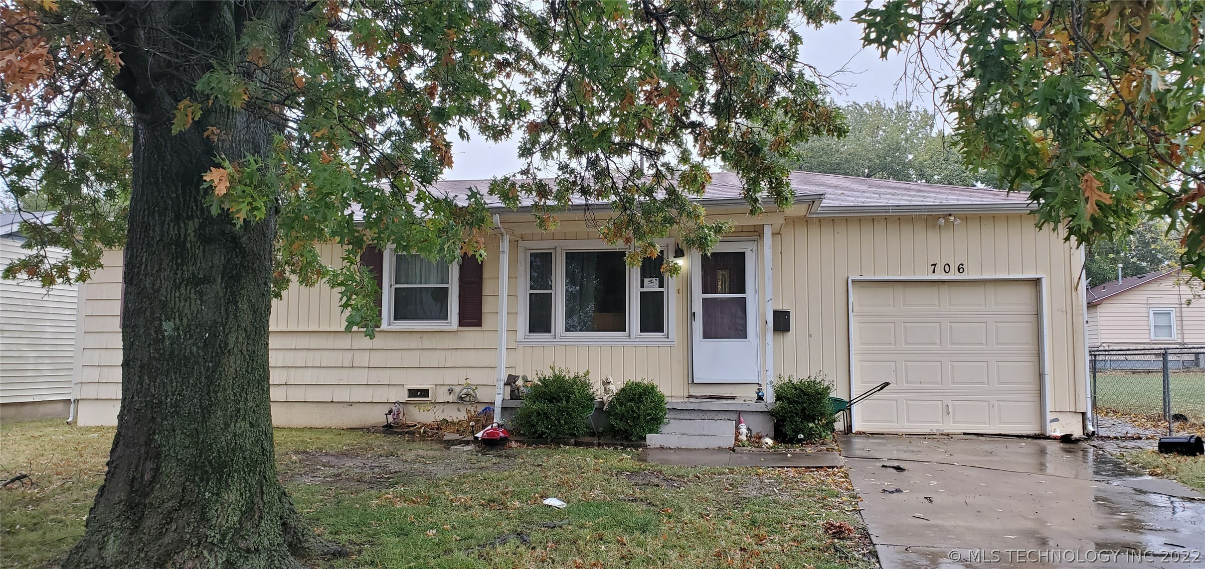 Property Photo: 706 N Cedar Street OK 74055