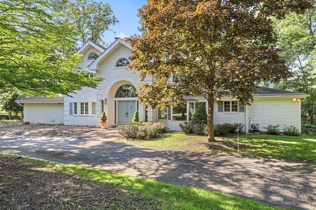 Property Photo: 716 Acorn Hill Lane IL 60523