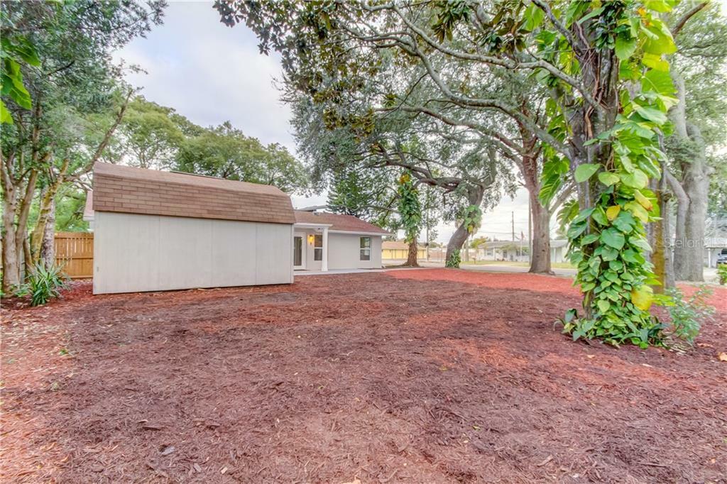 Property Photo:  2009 Arcadia Road  FL 34690 