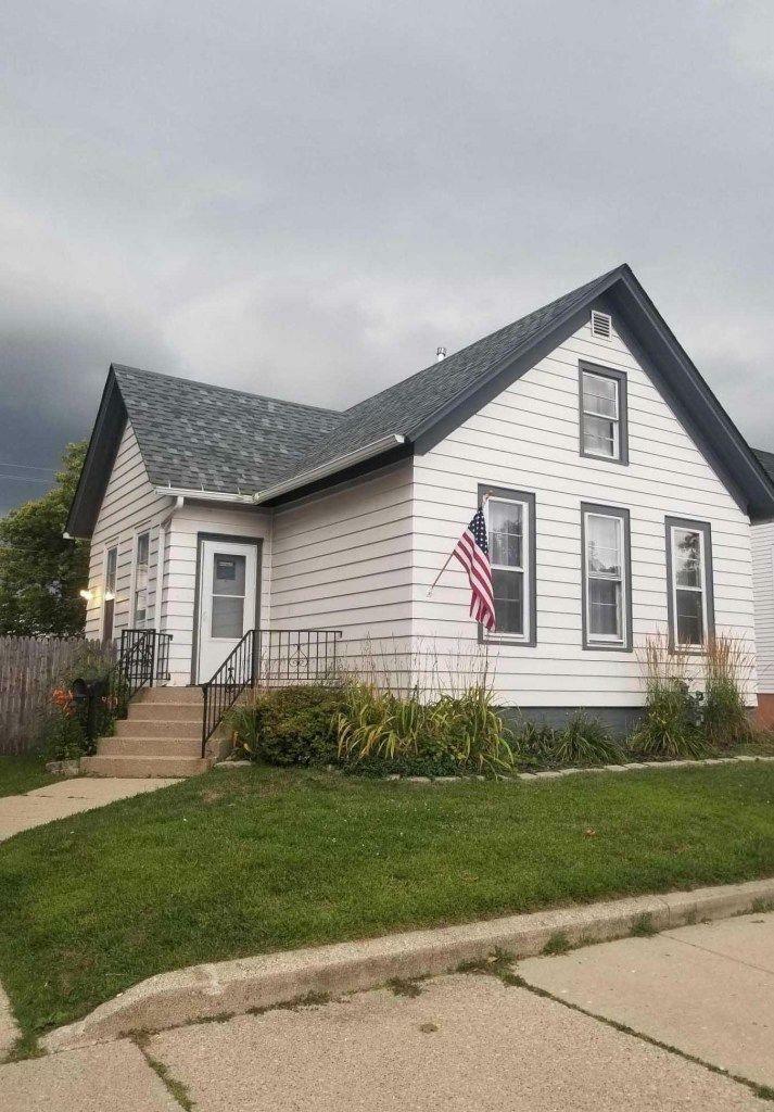 Property Photo:  1806 N Main St  WI 53402 