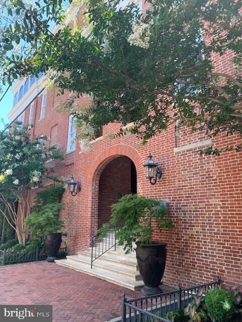 Property Photo:  200 Fairfax Street S 8  VA 22314 