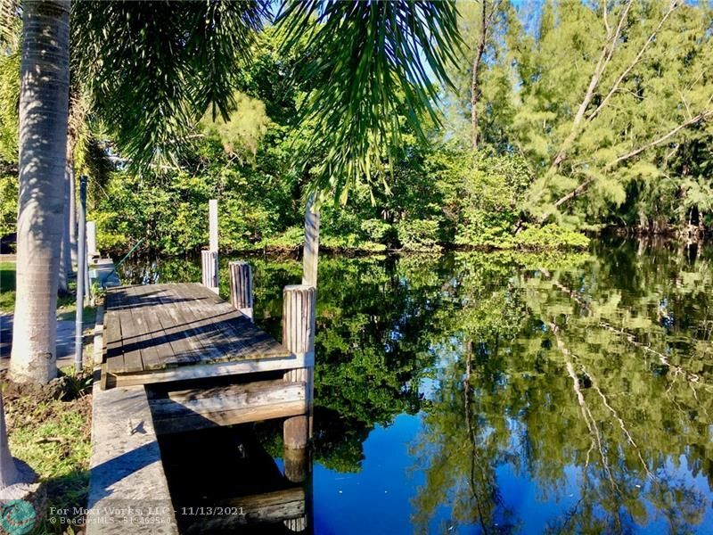 Property Photo:  4500 SW 42nd Ter  FL 33314 